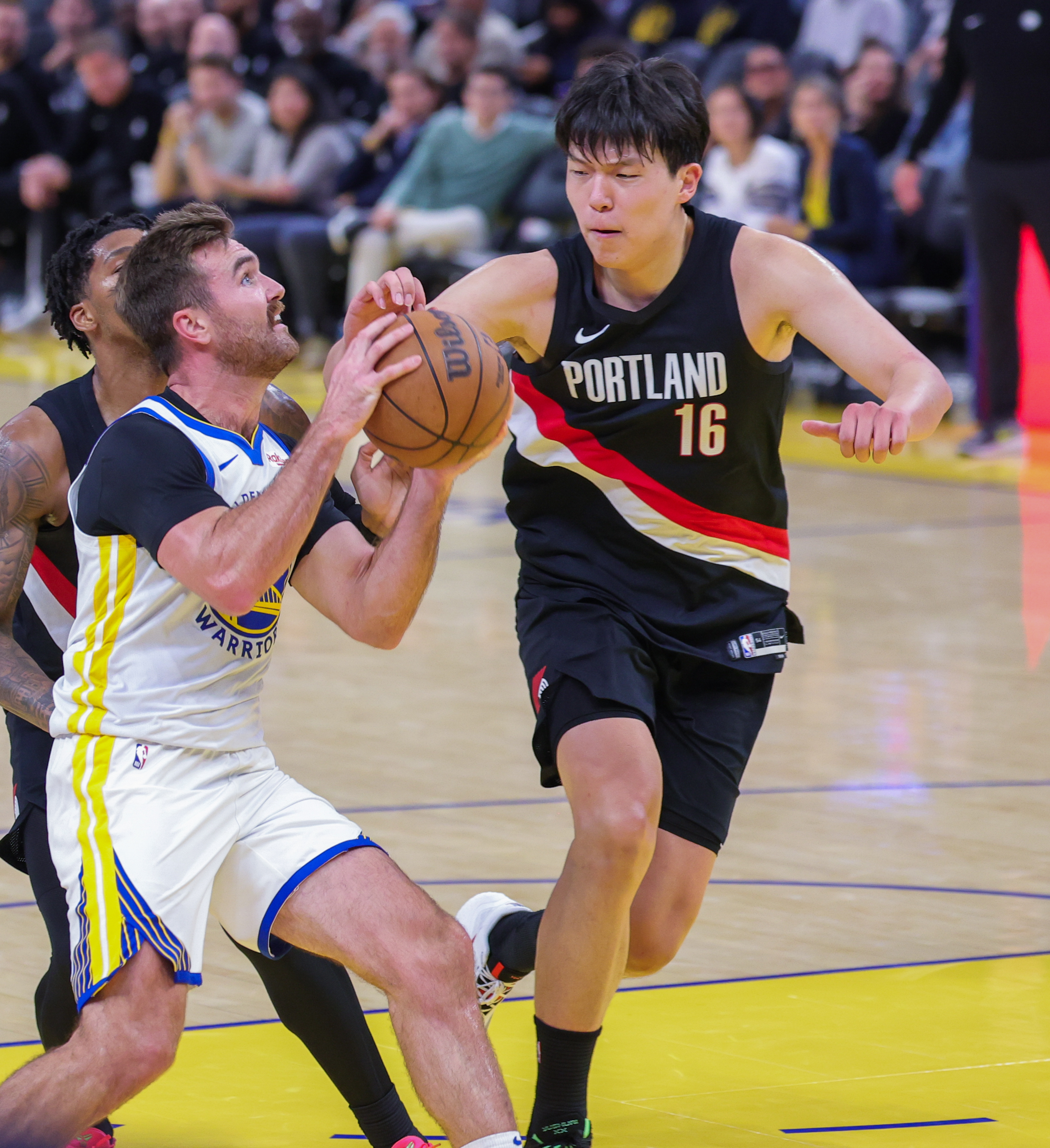 开云体育官网-包含冲刺阶段NBA季后赛传出新动向，印第安纳步行者内部沟通，管理层表态：引发热议，临场指挥获称赞的词条
