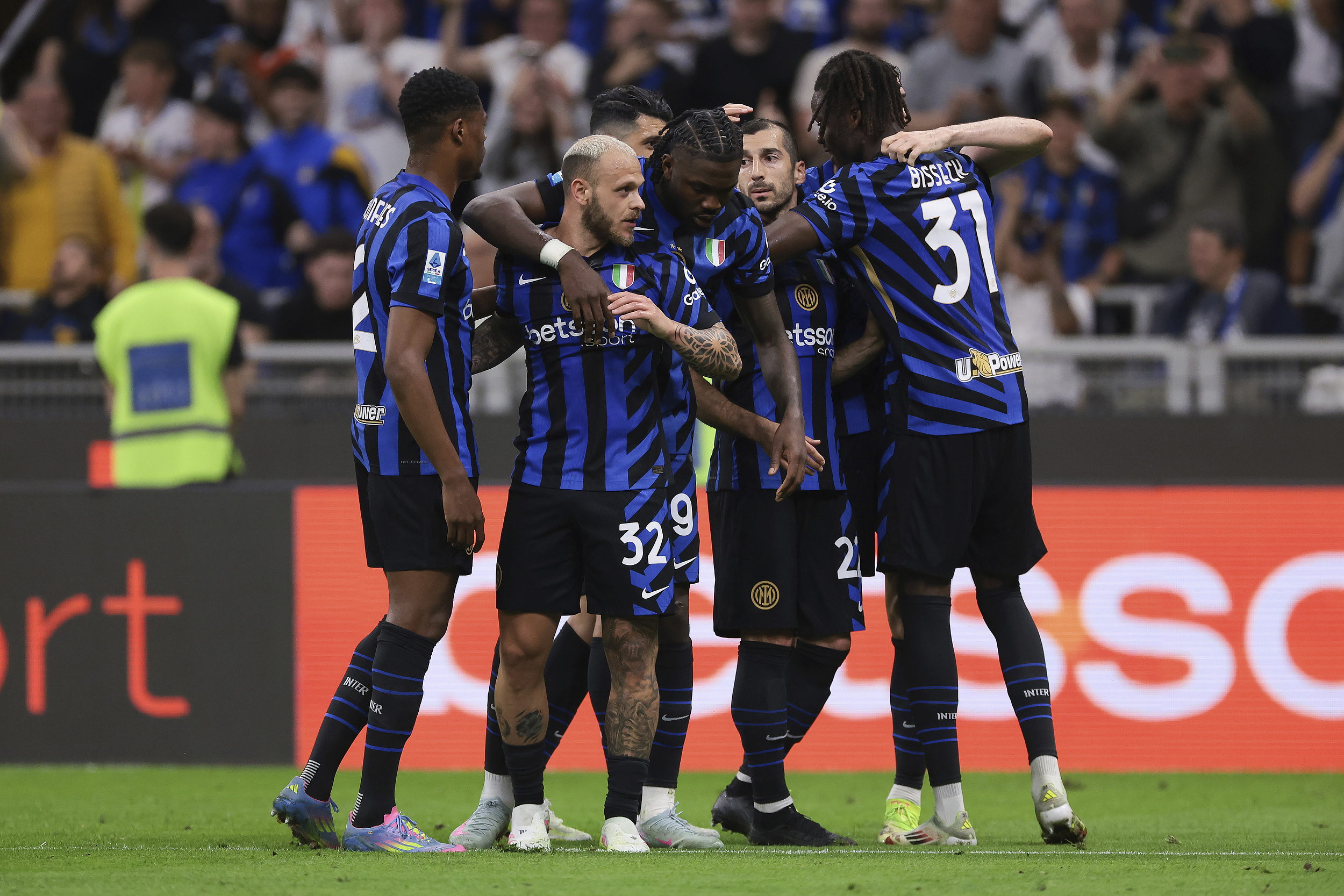 今晚突围战来临，皇家马德里围绕意大利杯队长鼓劲，更衣室稳定，高层口径保持一致的简单介绍