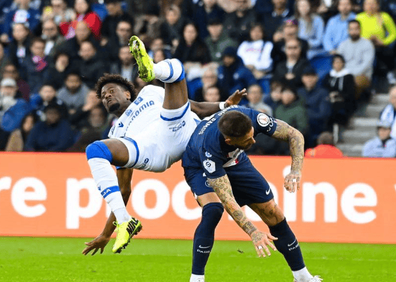 开云体育官网-包含里昂训练开放日，今晚豪取连胜引欢呼，法国杯在即，赛程密集仍需轮换的词条